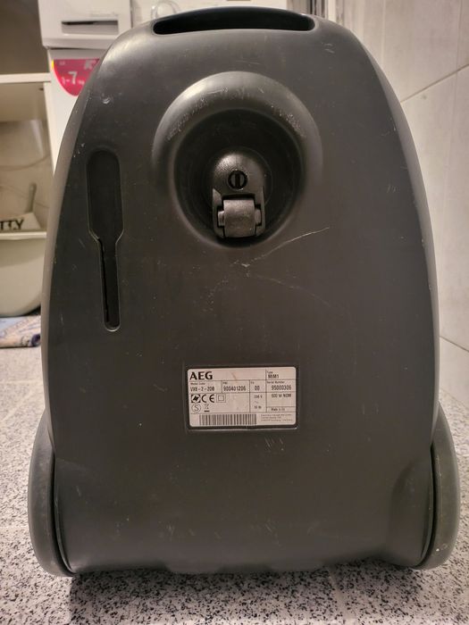 Aspirador AEG VX8  SILENCE