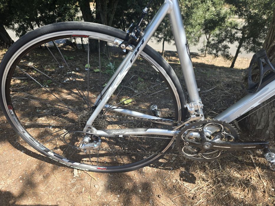 Bh de estrada L 10x2v em bom estado