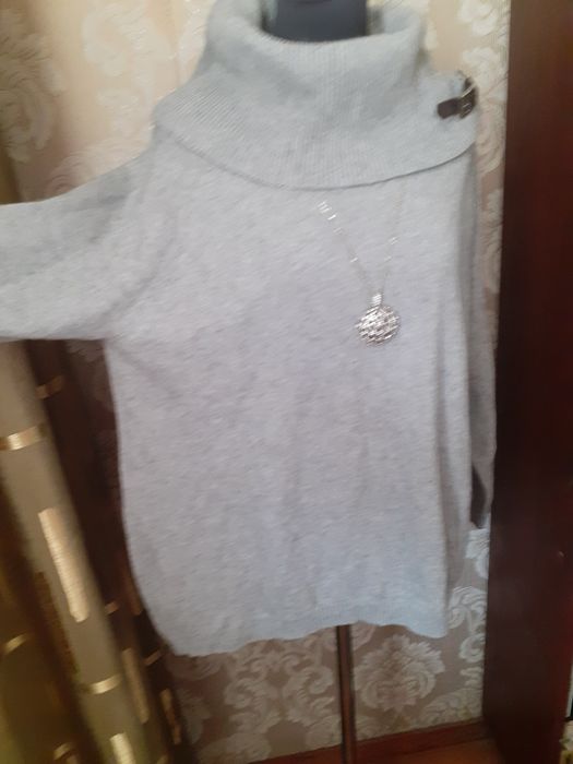 Чудовий, теплий світер! Розмір 58-62!