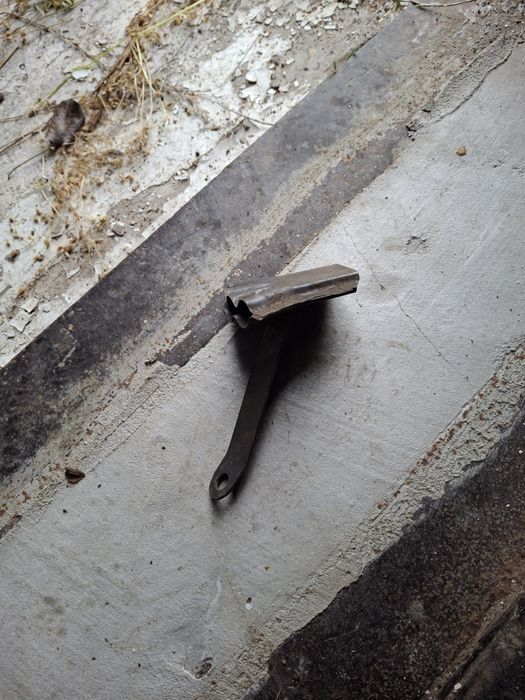 Держатель бронепроводов