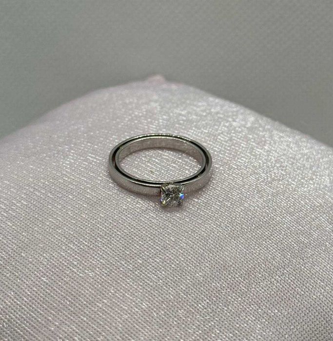 Кольцо с бриллиантом 0.32ct