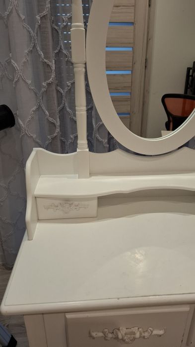 Toaletka biała z lustrem