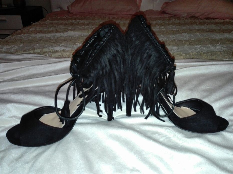 Sandálias Novas. T. 37