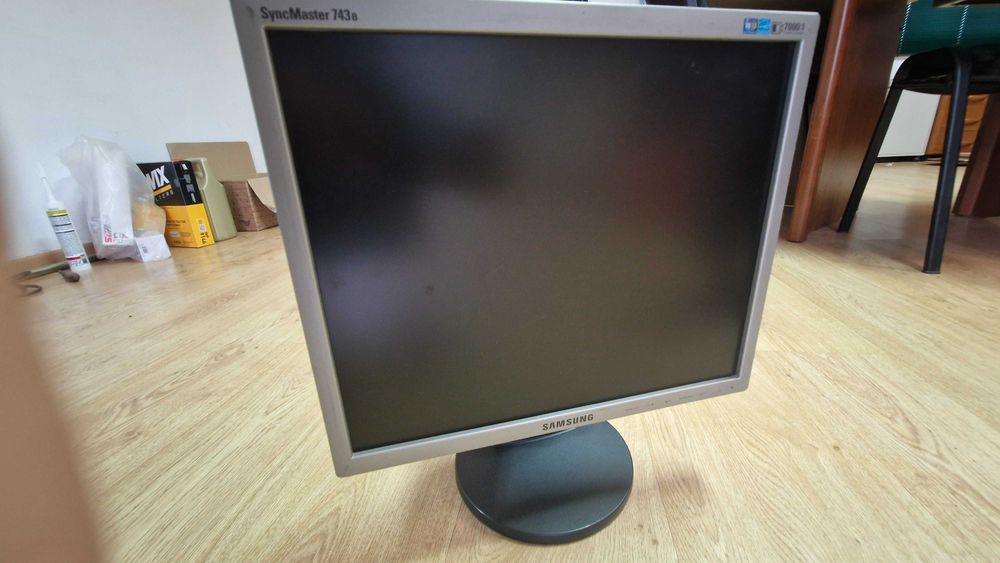 Monitores finos LG e Samsung