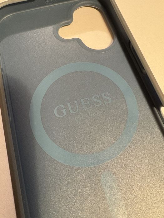 Etui Guess Iphone 16