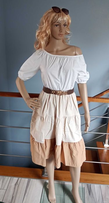 Trójkolorowa Lekka Sukienka Z Paskiem.