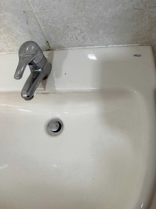 Lavatório Roca com torneira