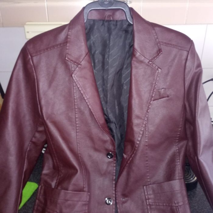 Blazer unisexo em pele. Novo