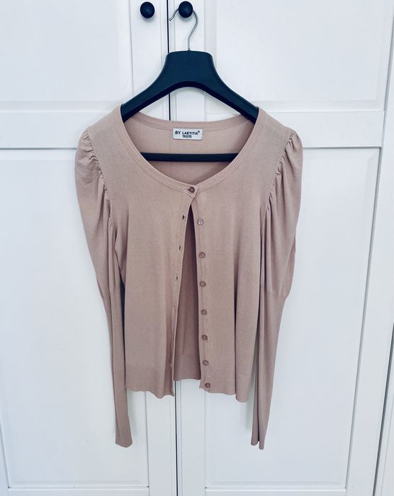 Romantyczny sweterek pudrowy róż