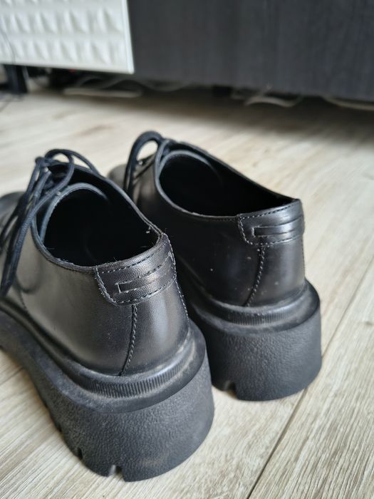 Półbuty na platformie Gino Rossi rozmiar 39/40