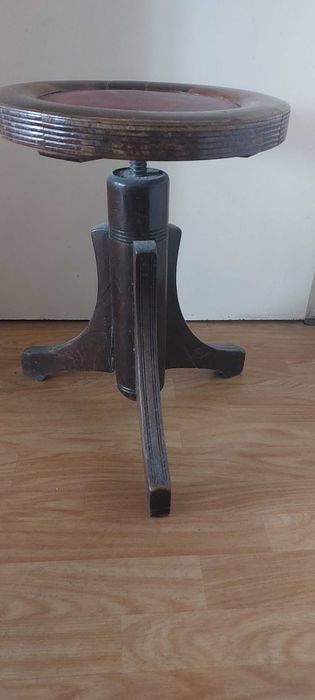 Przedwojenne pianino +stołek