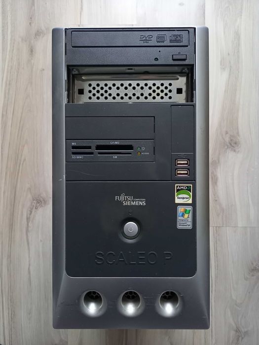 Obudowa PC z zawartością komputer