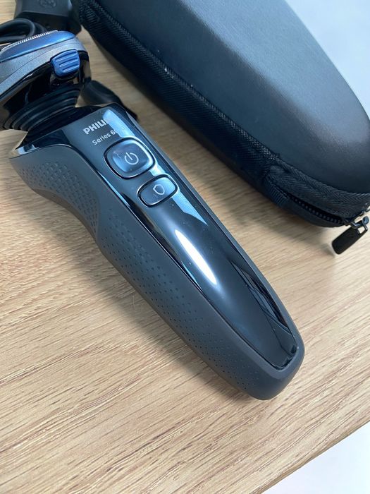 Електробритва  philips series 6000


В і