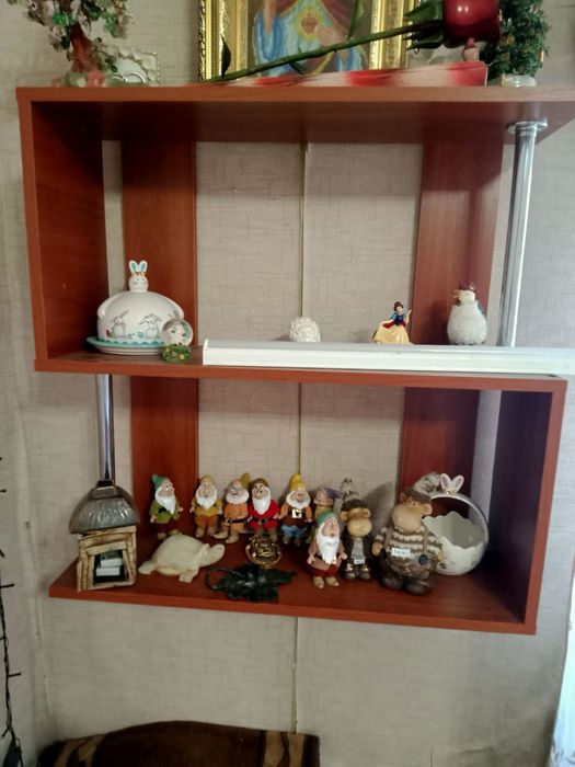 Поличка настінна