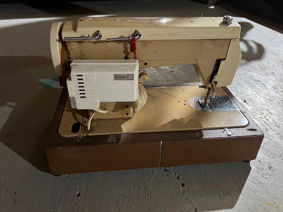 Швейна машина RADOM.