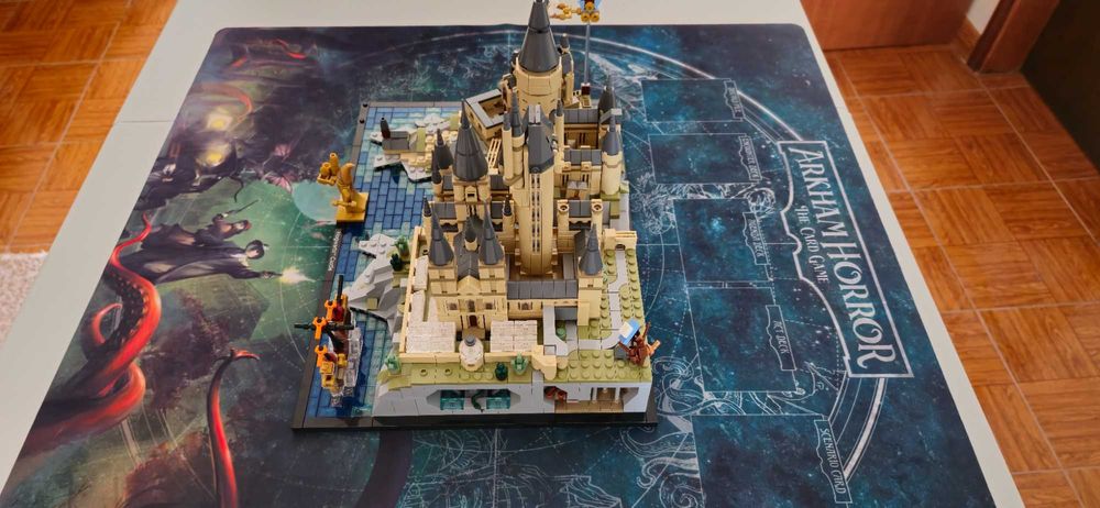 Lego Harry Potter Hogwarts Castle and Grounds