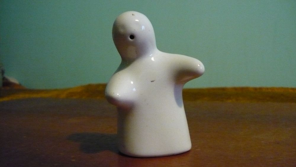 Pieprzniczka solniczka duch duszek ludzik stara ceramiczna