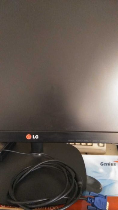 Монітор LG 22M35-8