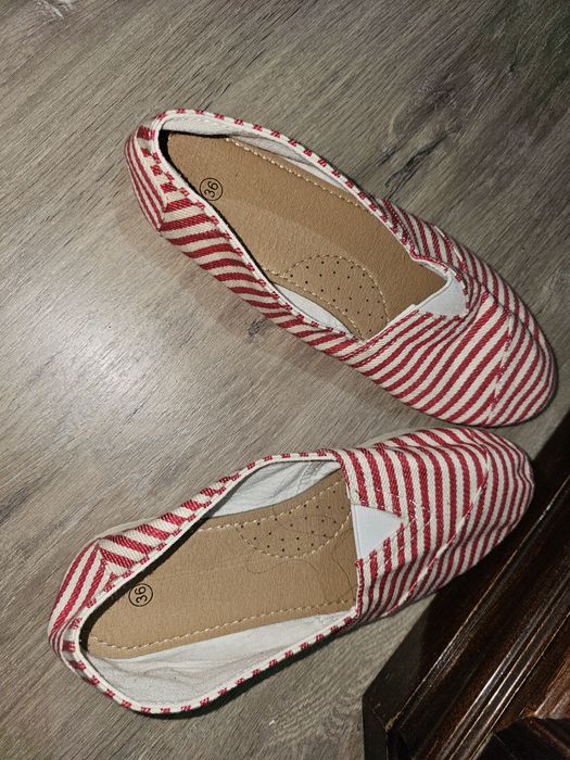 Alpercatas vermelhas  novas