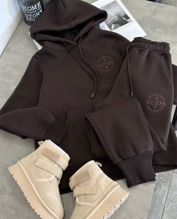Шоколадний спортивний костюм Guess