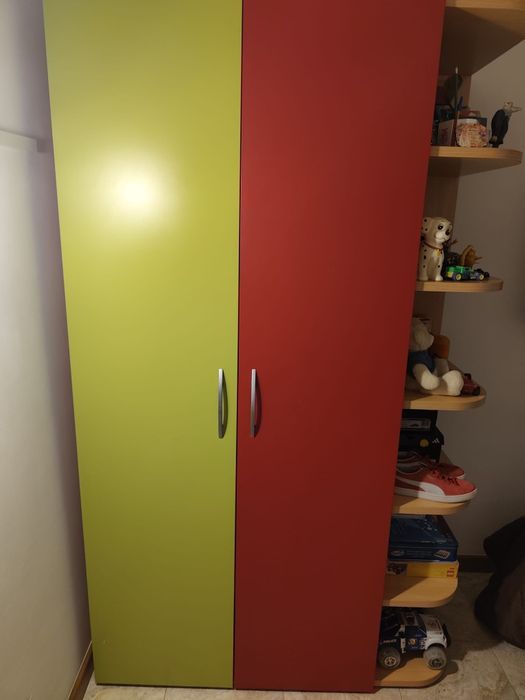 Roupeiro 2 portas com prateleiras