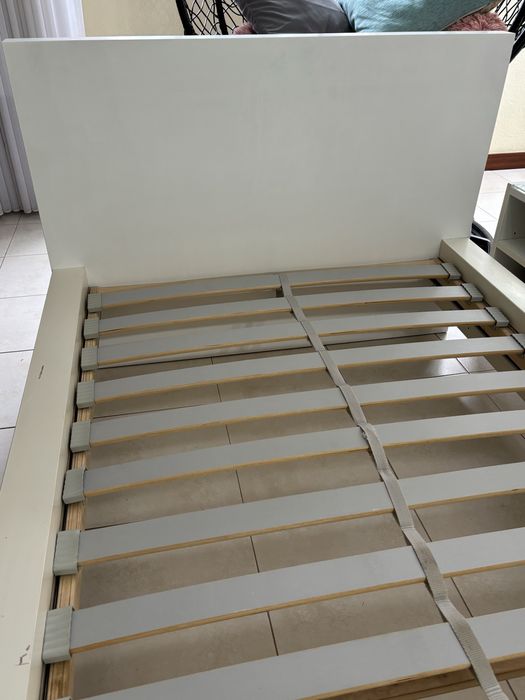 Cama de solteiro c/ estrado e colchao