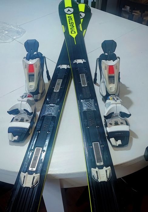 Skis (168 cm) with Bindings64284103674371120