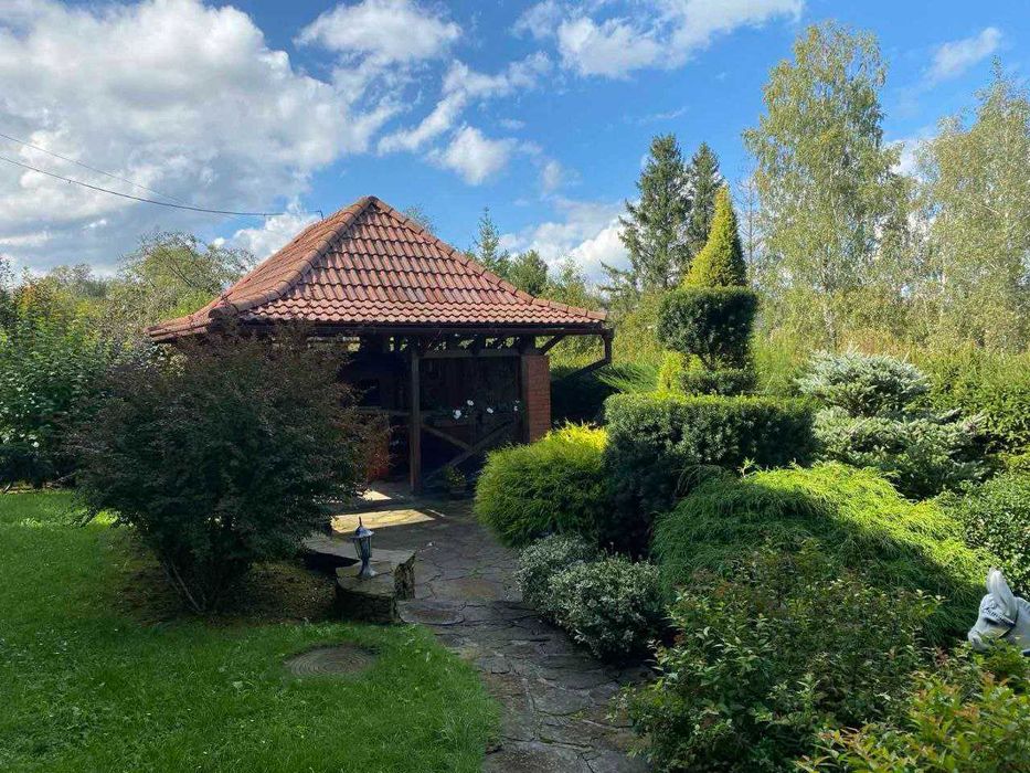 Продається 2-х поверховий, цегляний будинок, готовий до проживання.