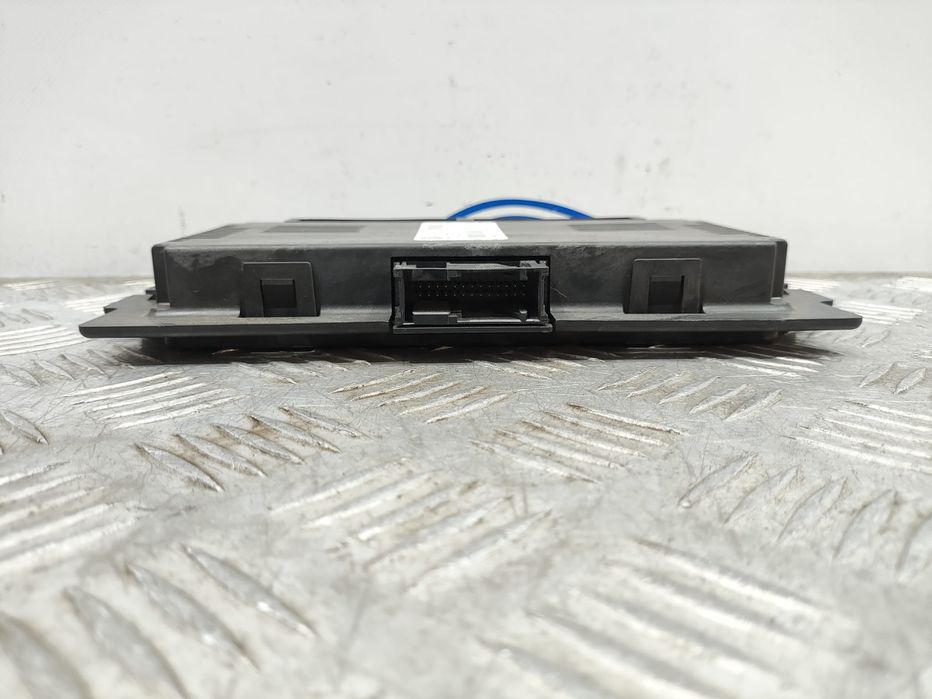 Módulo Luzes Footwell BMW Serie 1 E81 E82 E87 E88 SERIE 3 E90 E91 E92 E92 LCM