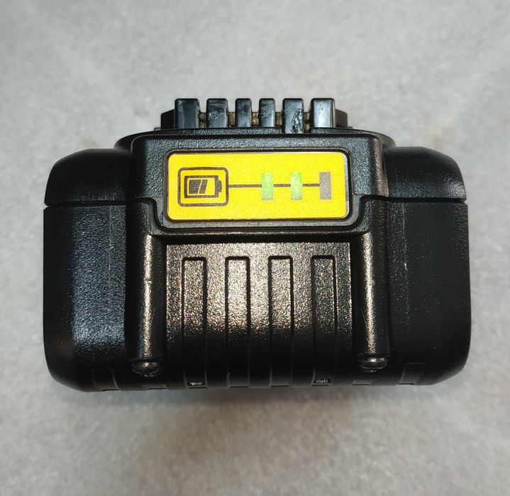 Акумуляторна батарея  DeWALT, 18 В , 4Ah