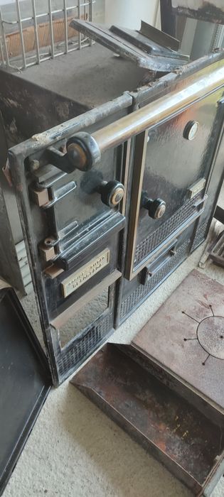 Fogão a lenha de obra