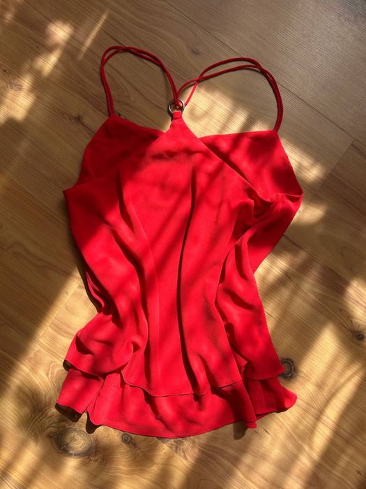 Червона жіноча блуза