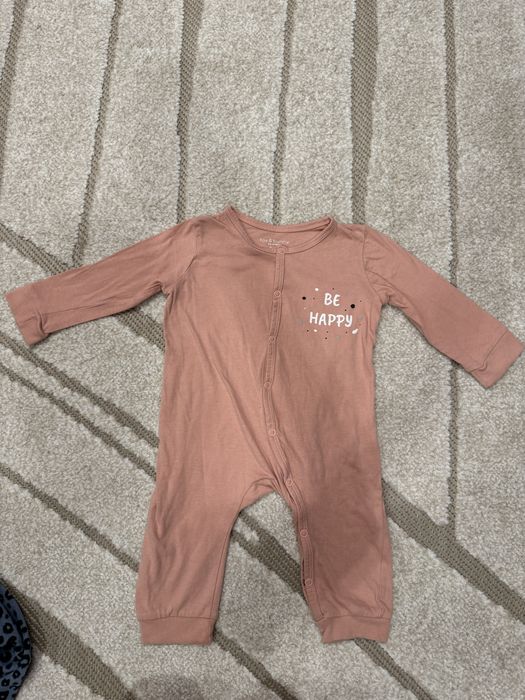 Подарую дитячі речі Carters 24М