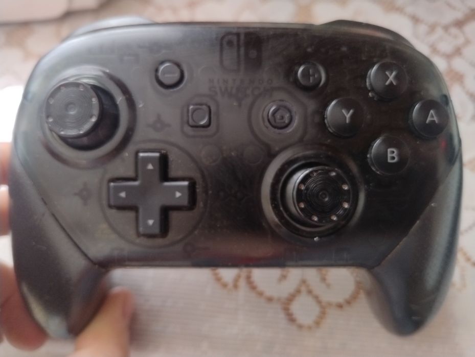 бездротовий контролер Nintendo Switch Pro Controller.