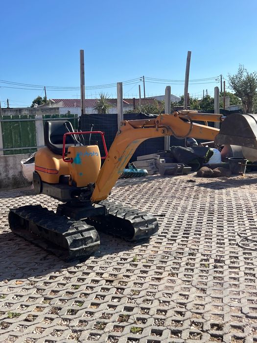 Mini giratória  1.200kilos