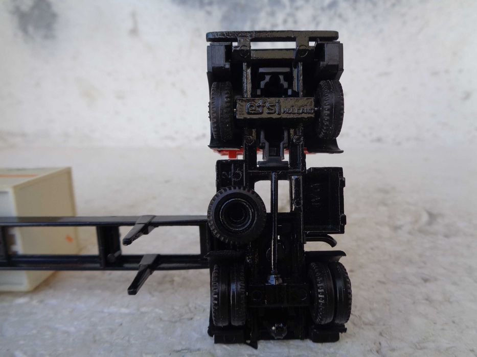 1:87 EFSI Camião DAF com contentor