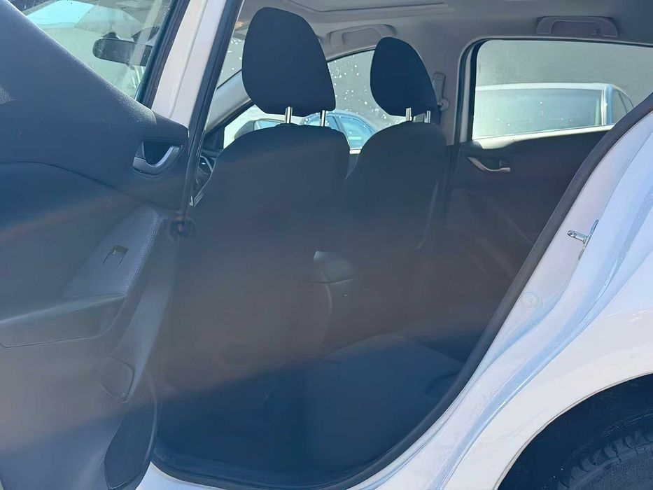 Mazda 3 i Touring      2016