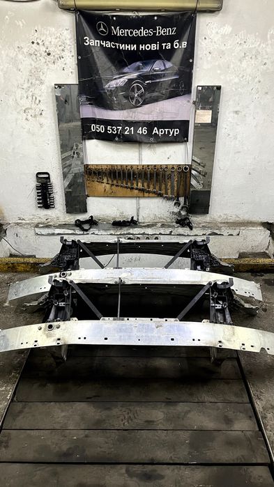 Телевізор установочна панель на Mercedes W253