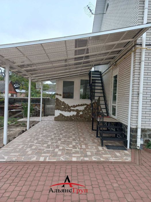 Продаж великого, сучасного будинку.