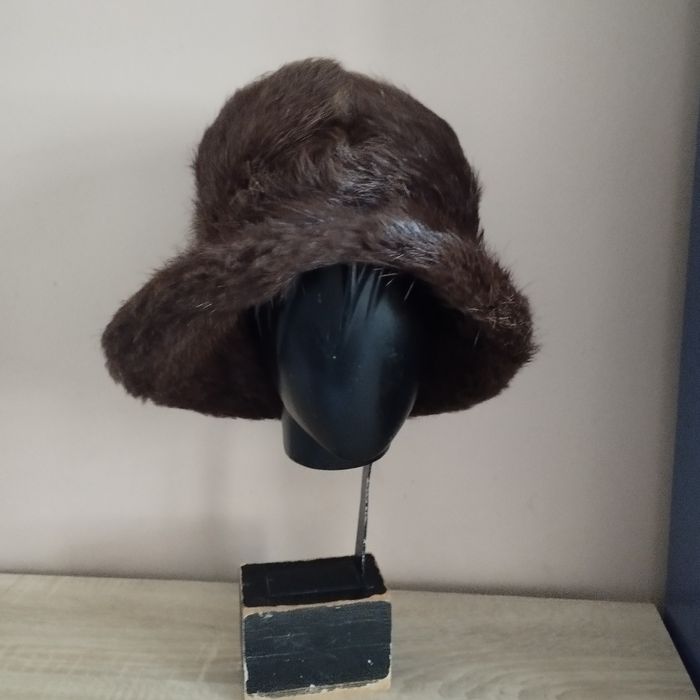 Kapelusz z futra borsuka obwód 56 cm