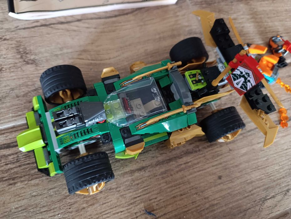 LEGO 71763 Ninjago - Samochód wyścigowy Lloyda EVO