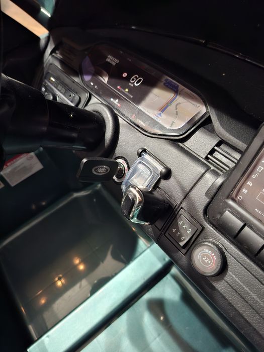 Дитячий повнопривідний електромобіль Range Rover (автофарбування)