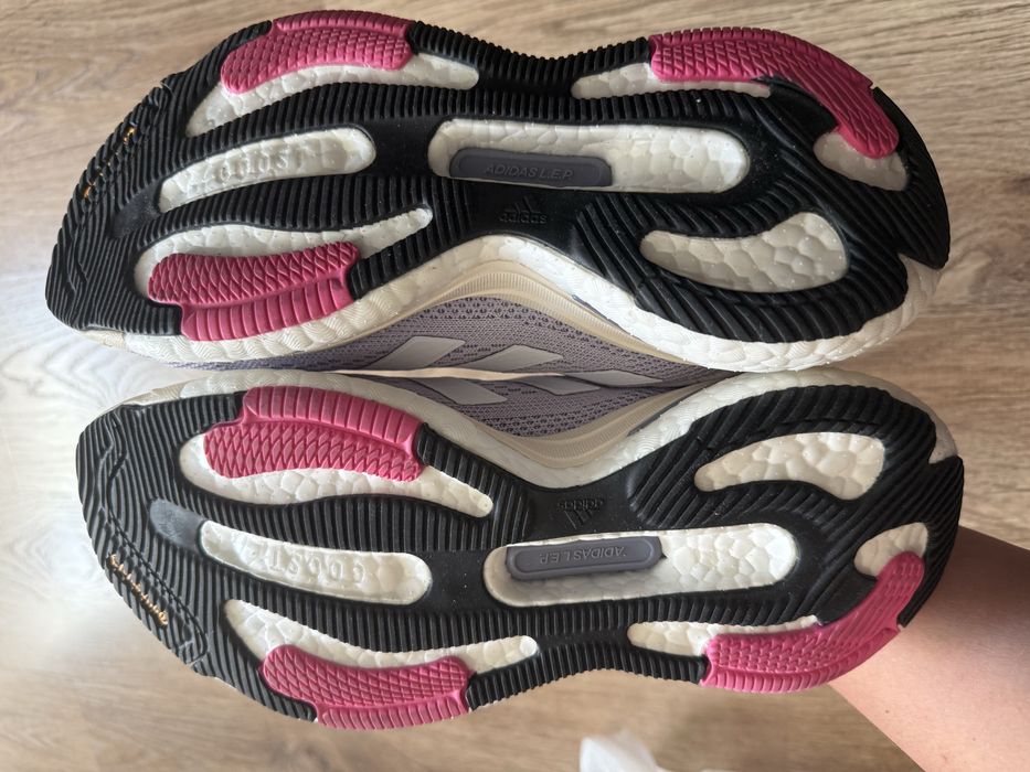 Жіночі бігові кросівки adidas solarglide 6  39 1/3