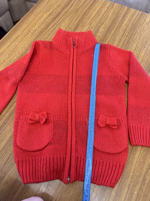 Кофта червона дівчача