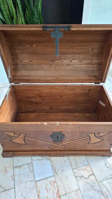 Arca maciça portuguesa antiguidade