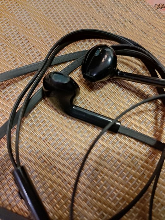 Наушники -гарнитура для телефона 3.5 мм.