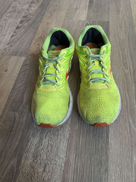 Продам оригінальні кросівки Mizuno