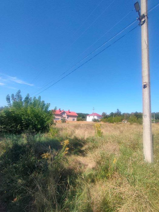 Продам гарну ділянку в передмісті