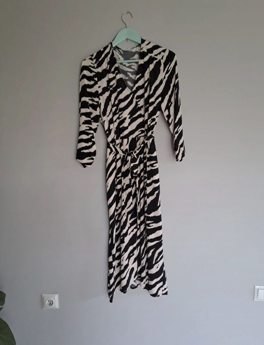 Wiskozowa sukienka Reserved r.S