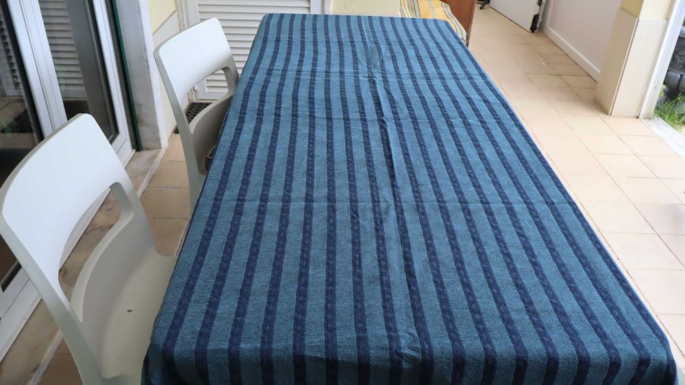 Tecido com largos anos  aveludado de cor  azul